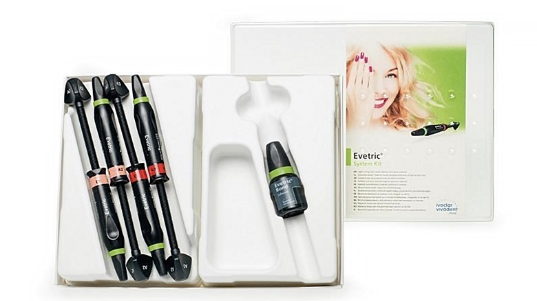 AKCIJA - Evetric Kit 4x3,5g/1x6g Evetric Bond & Evetric Flow (direktno iz Ivoclara) (KOPIJA)